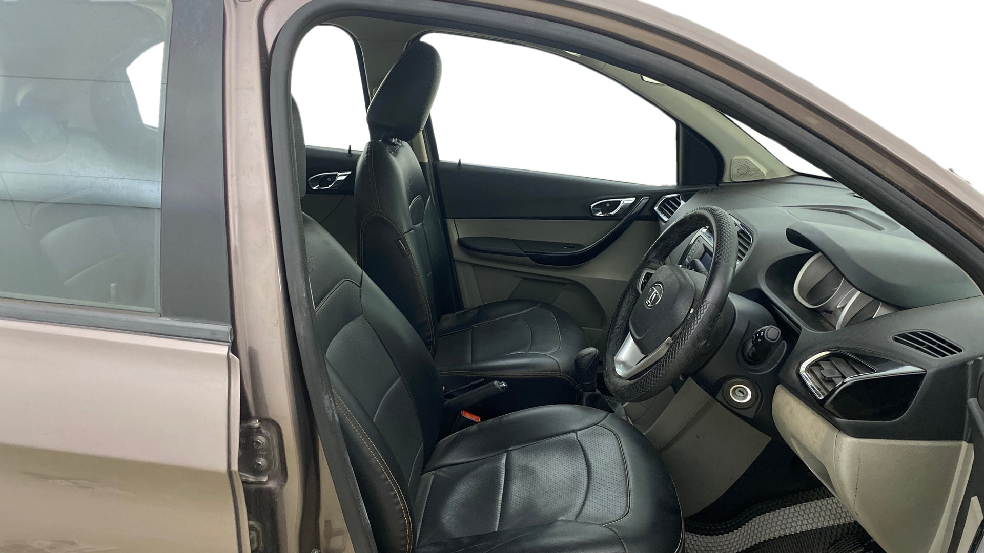 View 2017 Tata Tiago Revotorq XB Image 25 Used 2017 Tata Tiago Revotorq XB Image 25