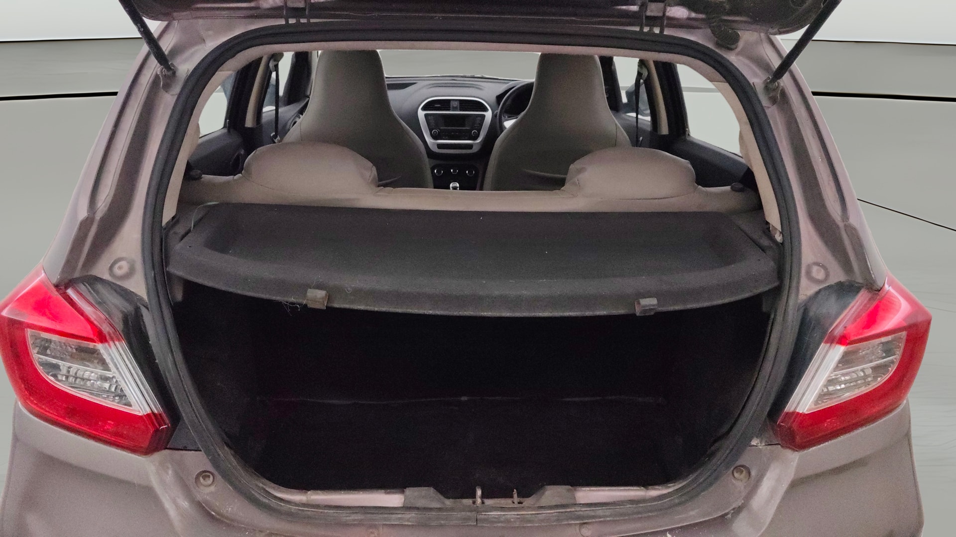 View 2016 Tata Tiago Revotorq XB Image 36 Used 2016 Tata Tiago Revotorq XB Image 36