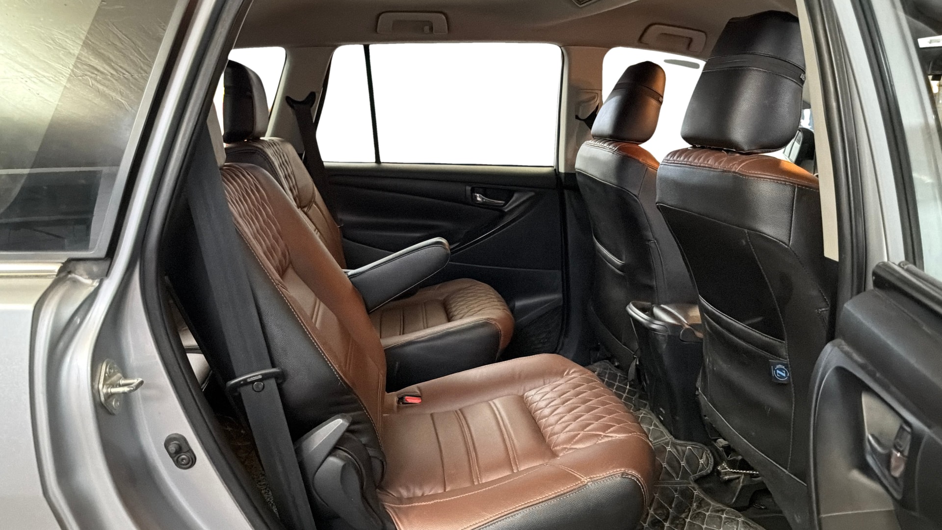 View 2020 Toyota Innova Crysta 2.7 GX AT 7-Seater BS IV Image 30 Used 2020 Toyota Innova Crysta 2.7 GX AT 7-Seater BS IV Image 30