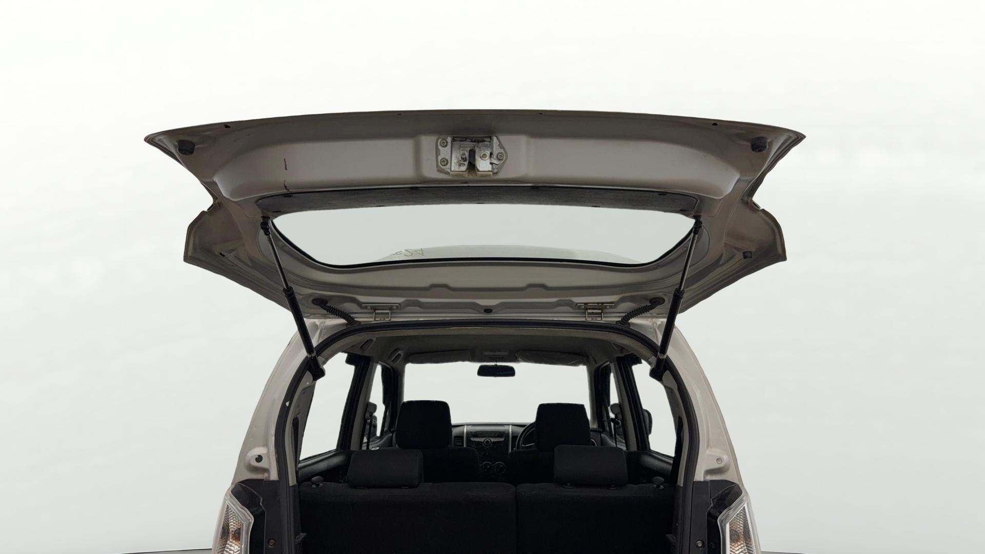 View 2014 Maruti Suzuki Stingray LXI Image 16 Used 2014 Maruti Suzuki Stingray LXI Image 16
