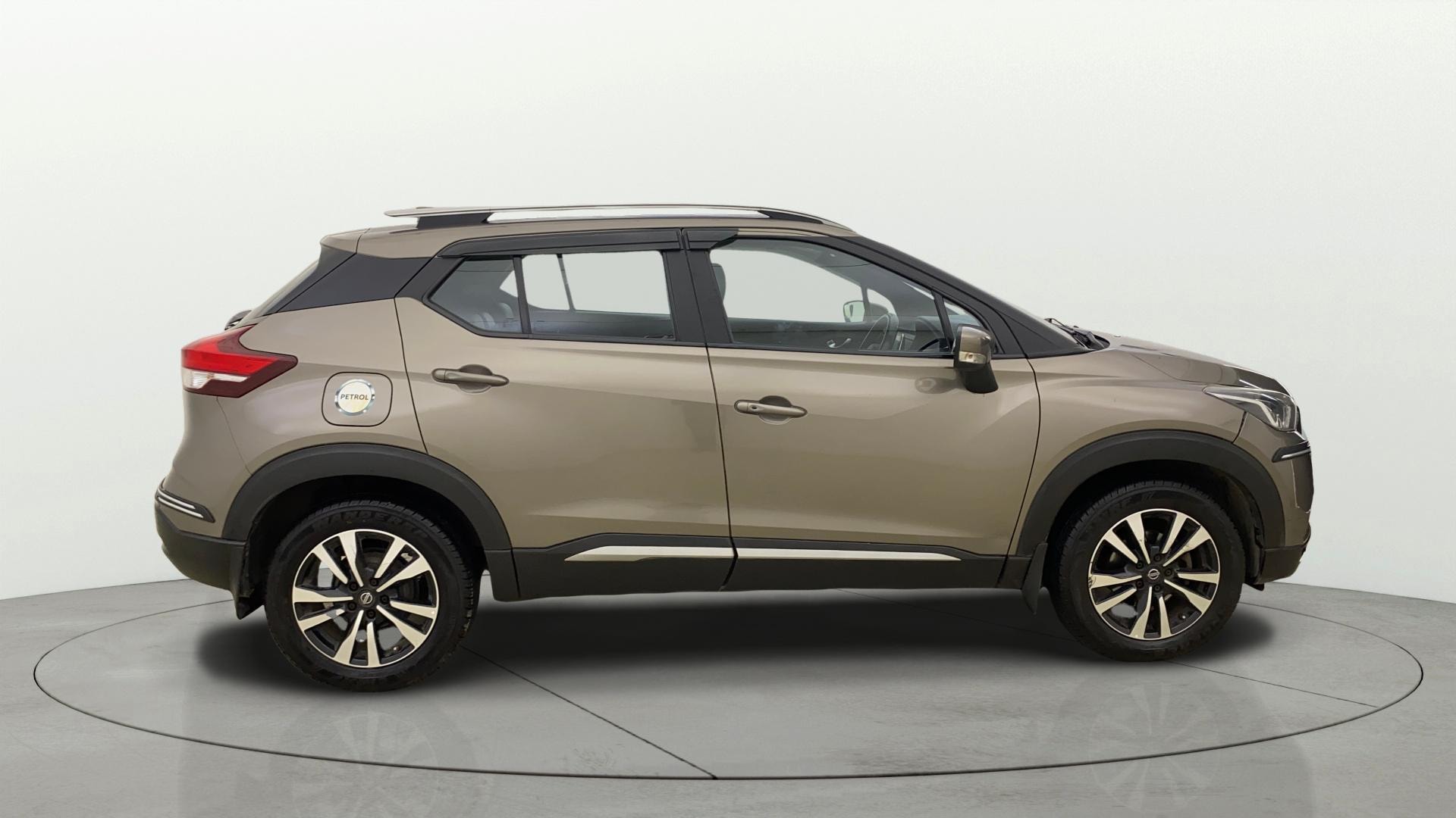 View 2021 Nissan Kicks 1.3 Turbo XV Premium CVT Image 8 Used 2021 Nissan Kicks 1.3 Turbo XV Premium CVT Image 8