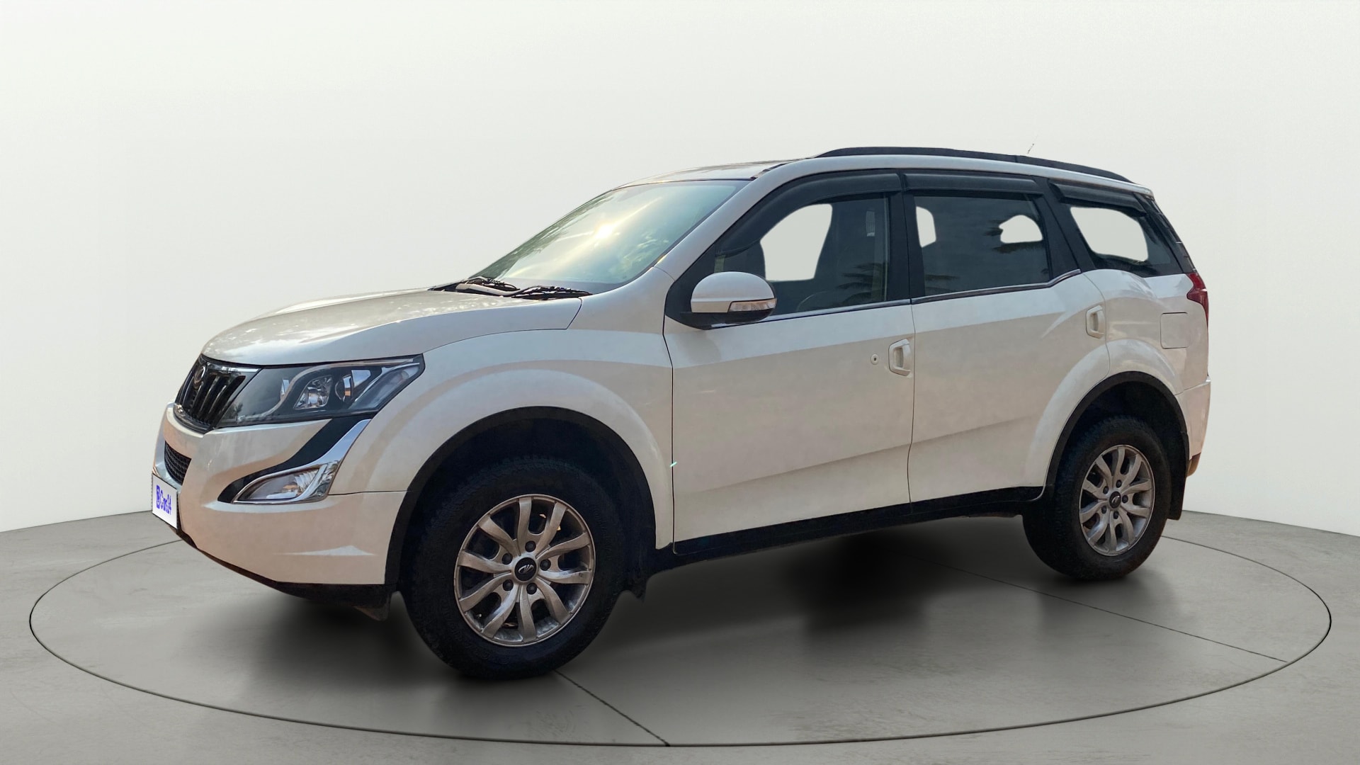 View 2017 Mahindra XUV500 W10 1.99-Litre AT Image 23 Used 2017 Mahindra XUV500 W10 1.99-Litre AT Image 23