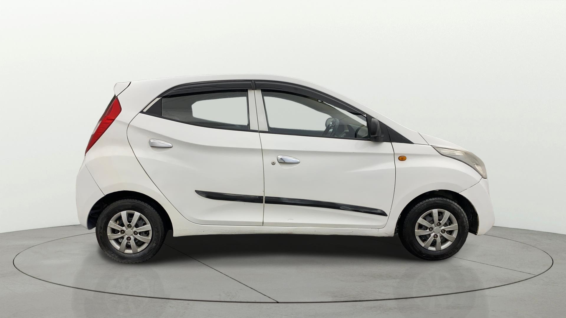 View 2016 Hyundai EON Era Plus Image 8 Used 2016 Hyundai EON Era Plus Image 8