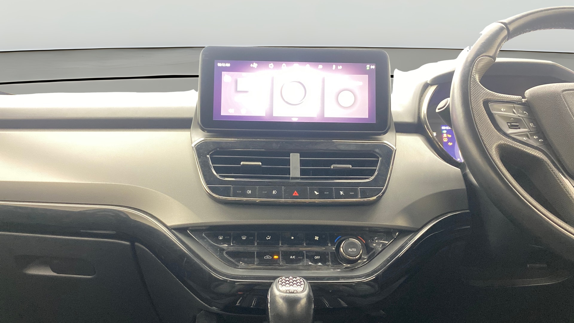 View 2024 Tata Safari XZA Plus Option Dark Image 33 Used 2024 Tata Safari XZA Plus Option Dark Image 33