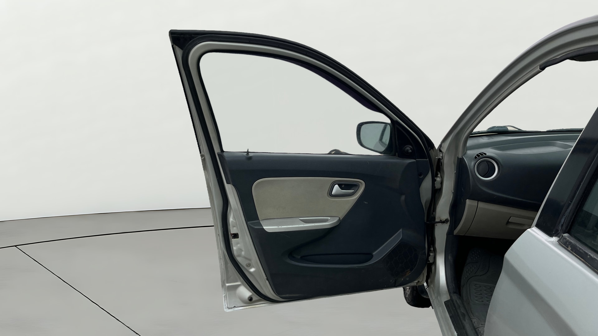 View 2015 Maruti Suzuki Alto K10 LX Image 30 Used 2015 Maruti Suzuki Alto K10 LX Image 30
