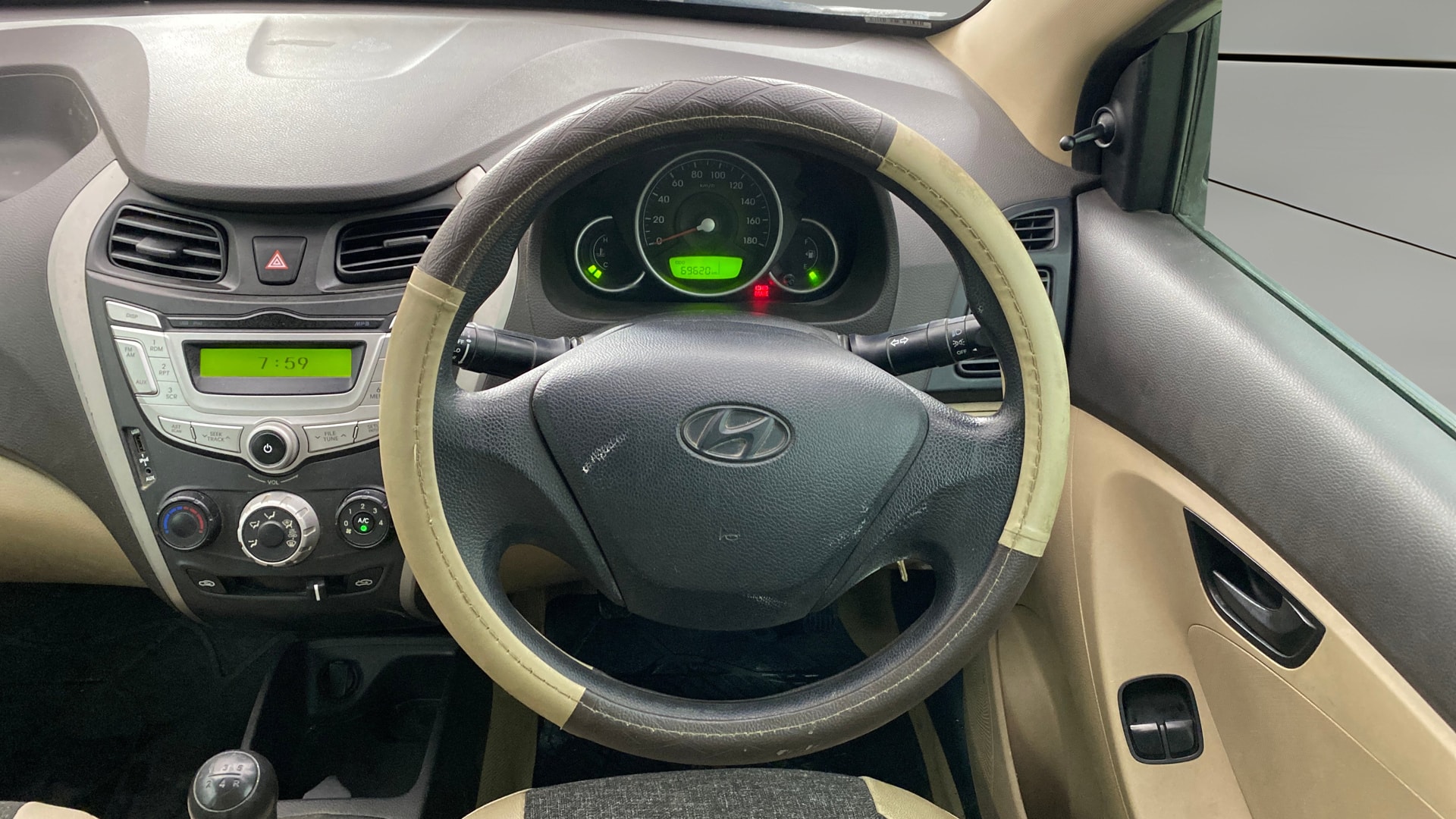 View 2017 Hyundai EON Magna Plus Image 20 Used 2017 Hyundai EON Magna Plus Image 20