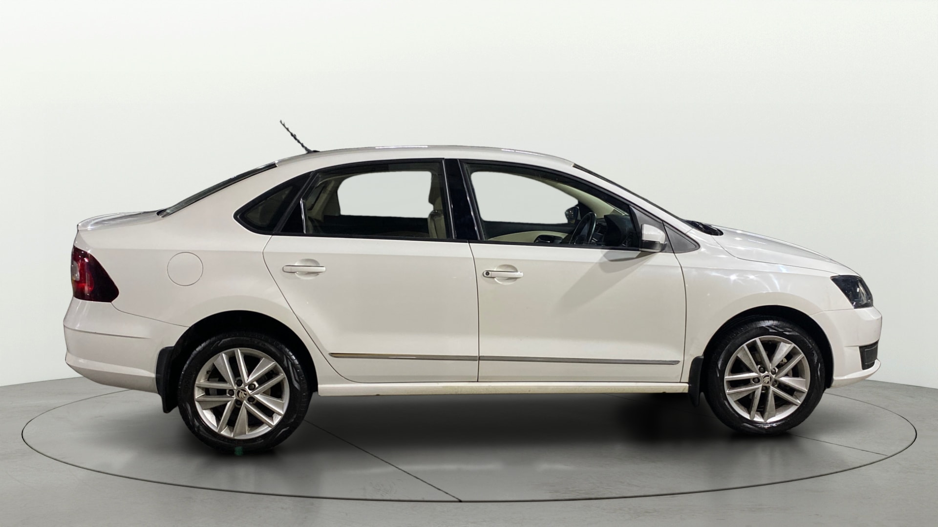 View 2019 Skoda Rapid 1.6 MPI Style Petrol AT BS IV Image 8 Used 2019 Skoda Rapid 1.6 MPI Style Petrol AT BS IV Image 8