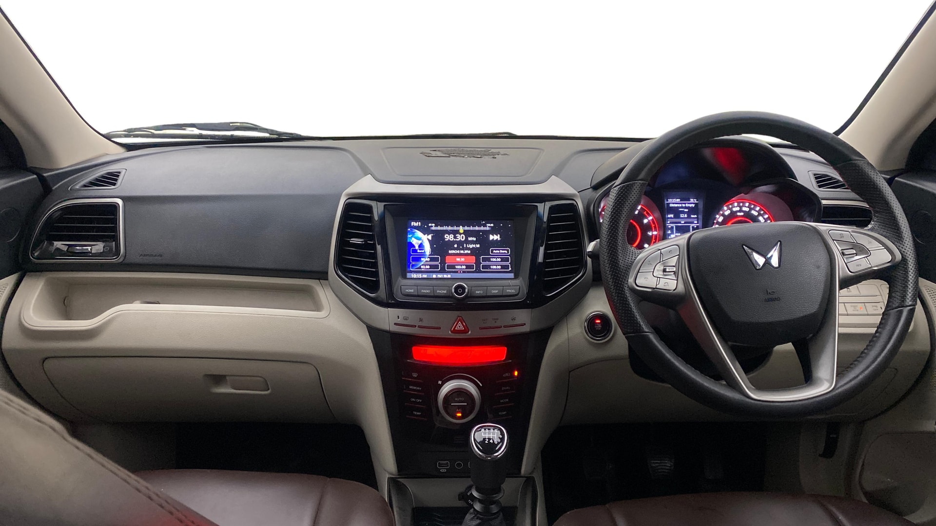 View 2022 Mahindra XUV300 W4 Petrol BS IV Image 31 Used 2022 Mahindra XUV300 W4 Petrol BS IV Image 31