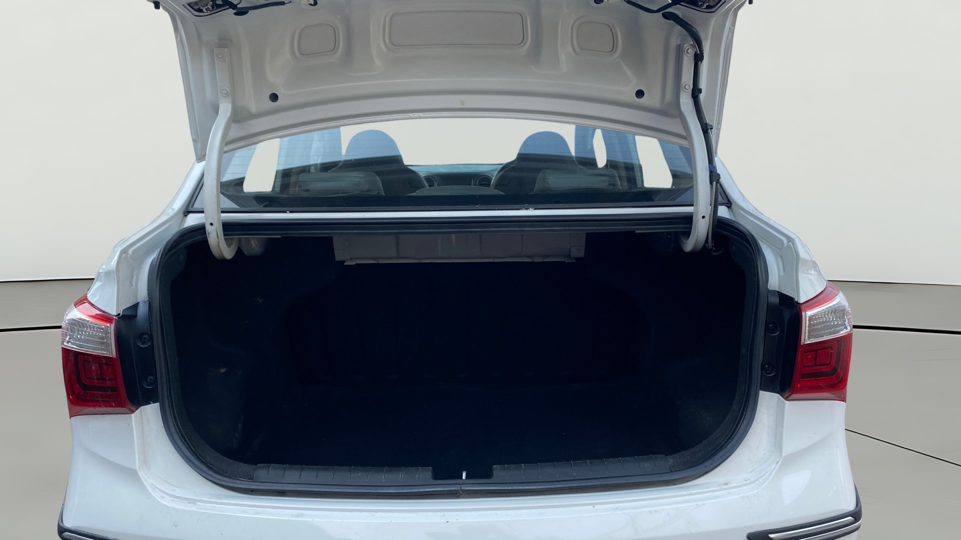 View 2018 Hyundai Xcent SX Petrol Image 37 Used 2018 Hyundai Xcent SX Petrol Image 37
