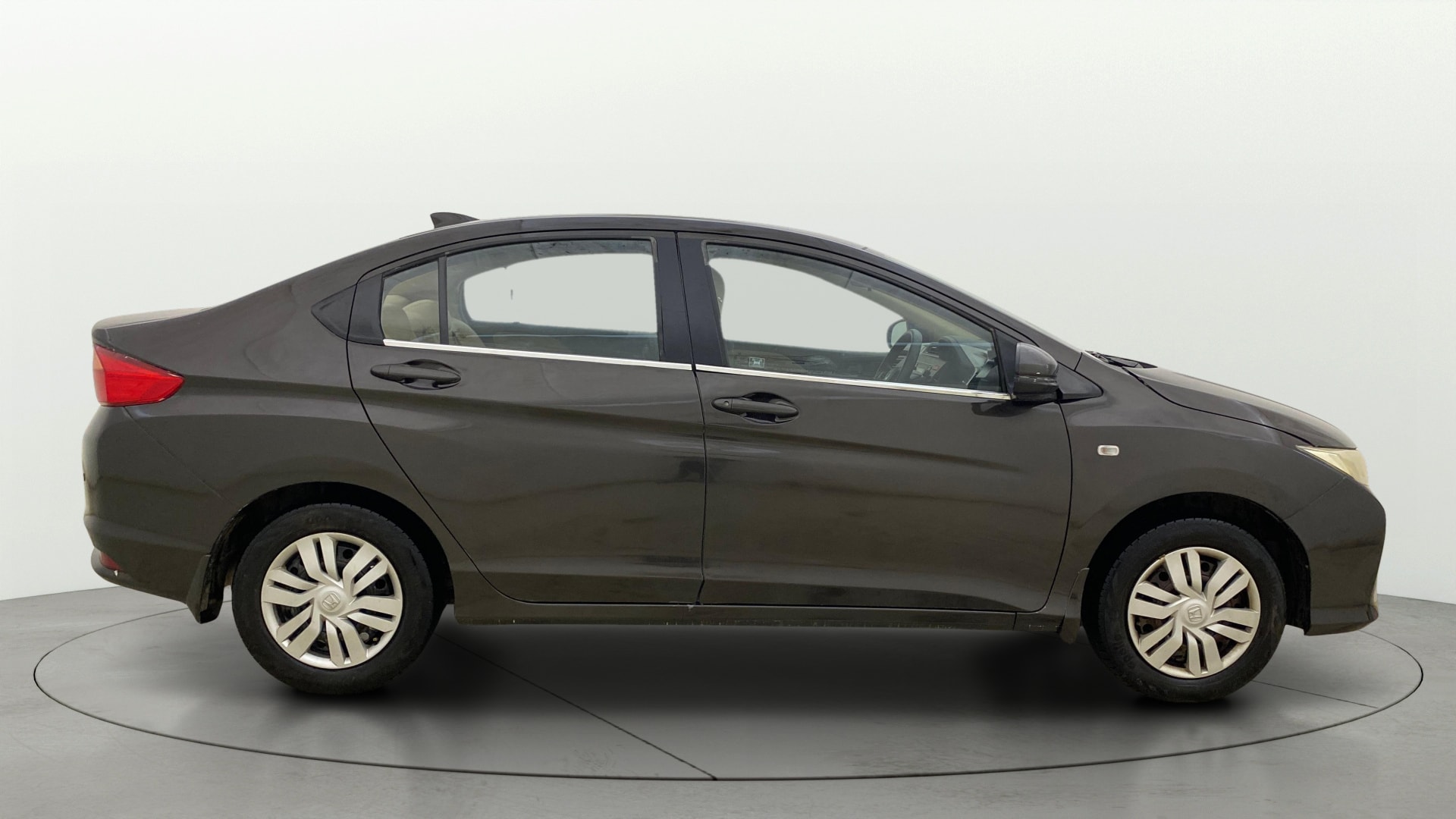 View 2015 Honda City ZX MT Diesel Anniversary Edition Image 9 Used 2015 Honda City ZX MT Diesel Anniversary Edition Image 9
