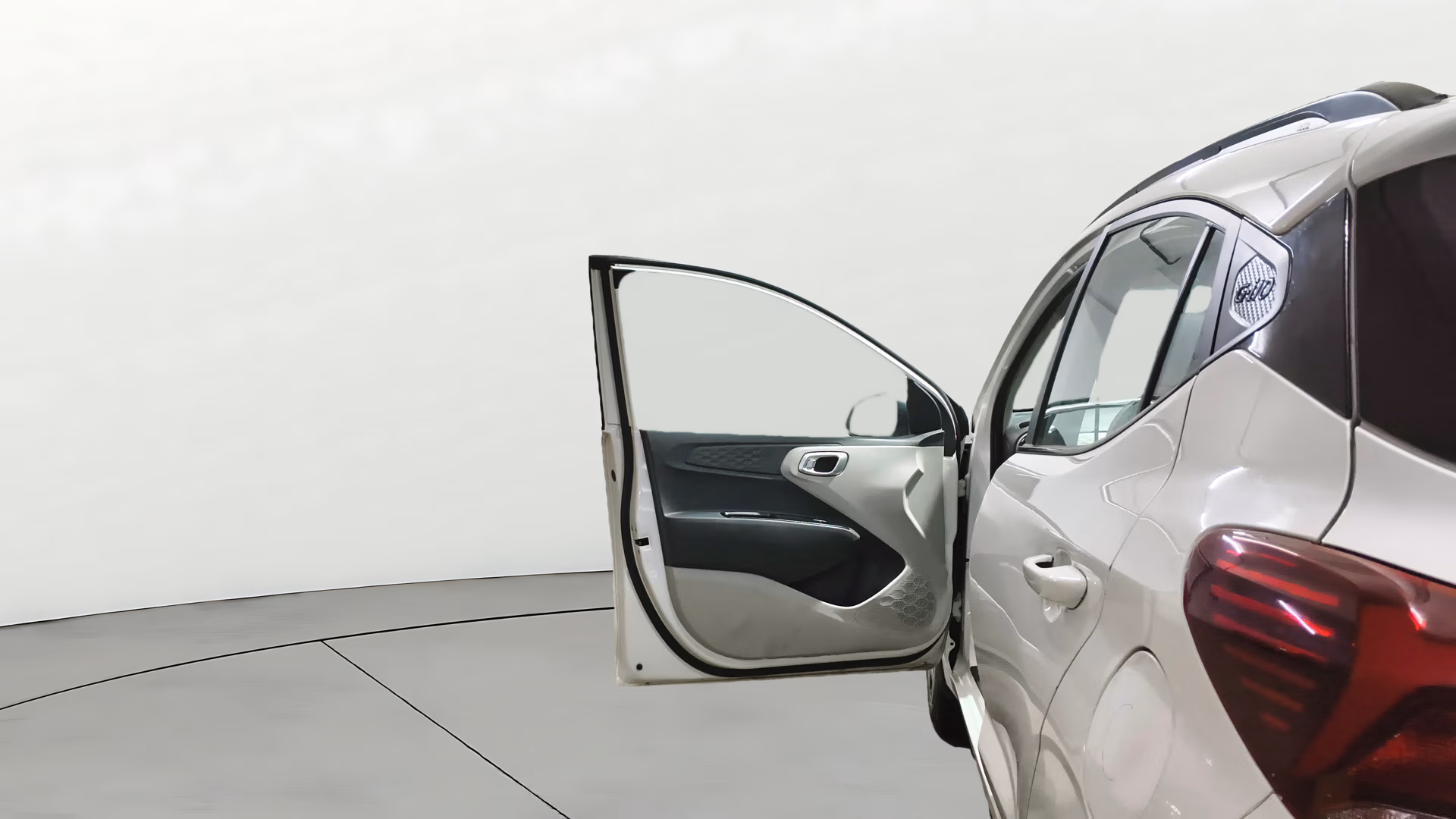 View 2023 Hyundai Grand i10 Nios Sportz Petrol AMT Image 32 Used 2023 Hyundai Grand i10 Nios Sportz Petrol AMT Image 32