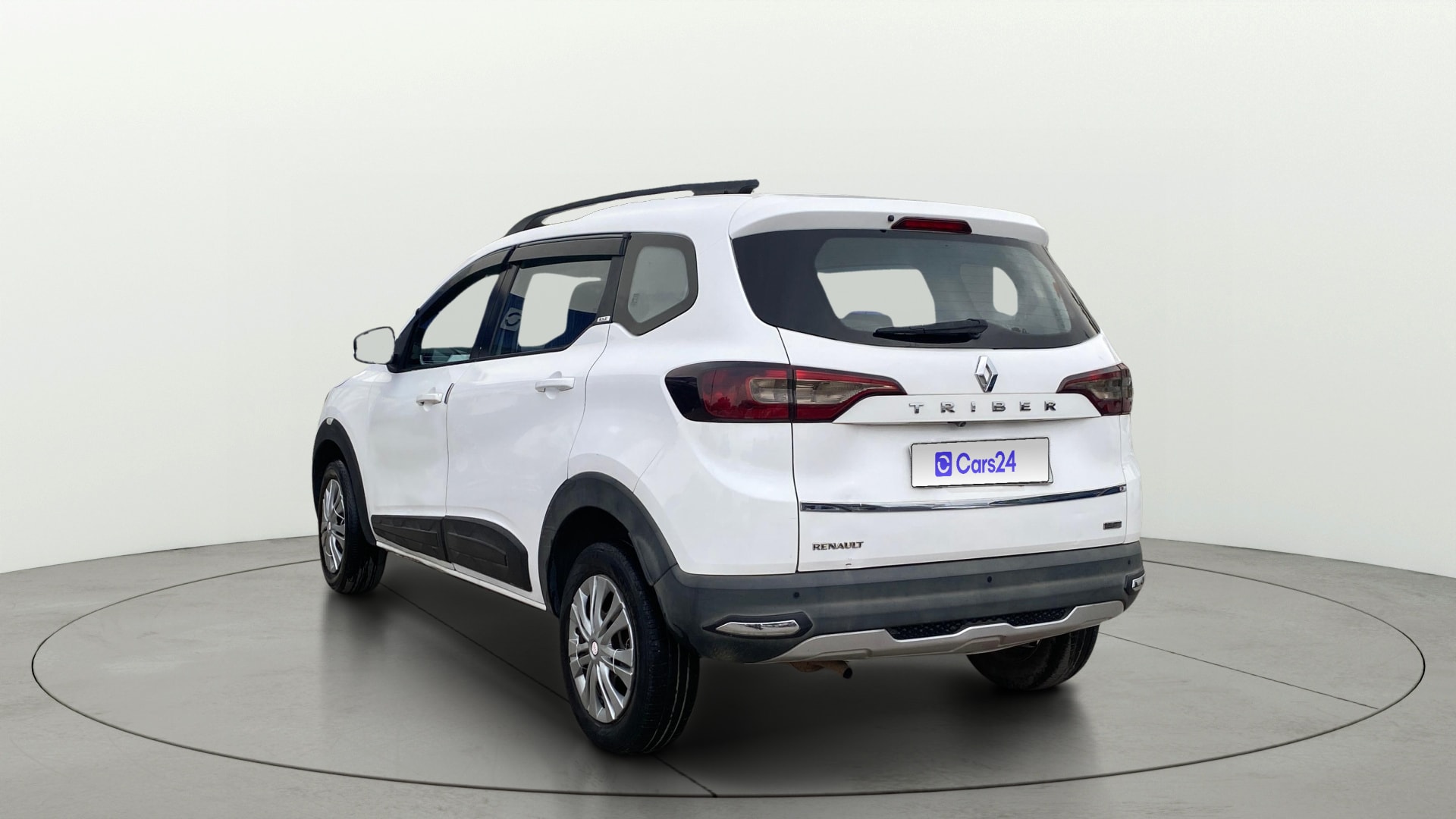 View 2019 Renault Triber RXZ Image 2 Used 2019 Renault Triber RXZ Image 2