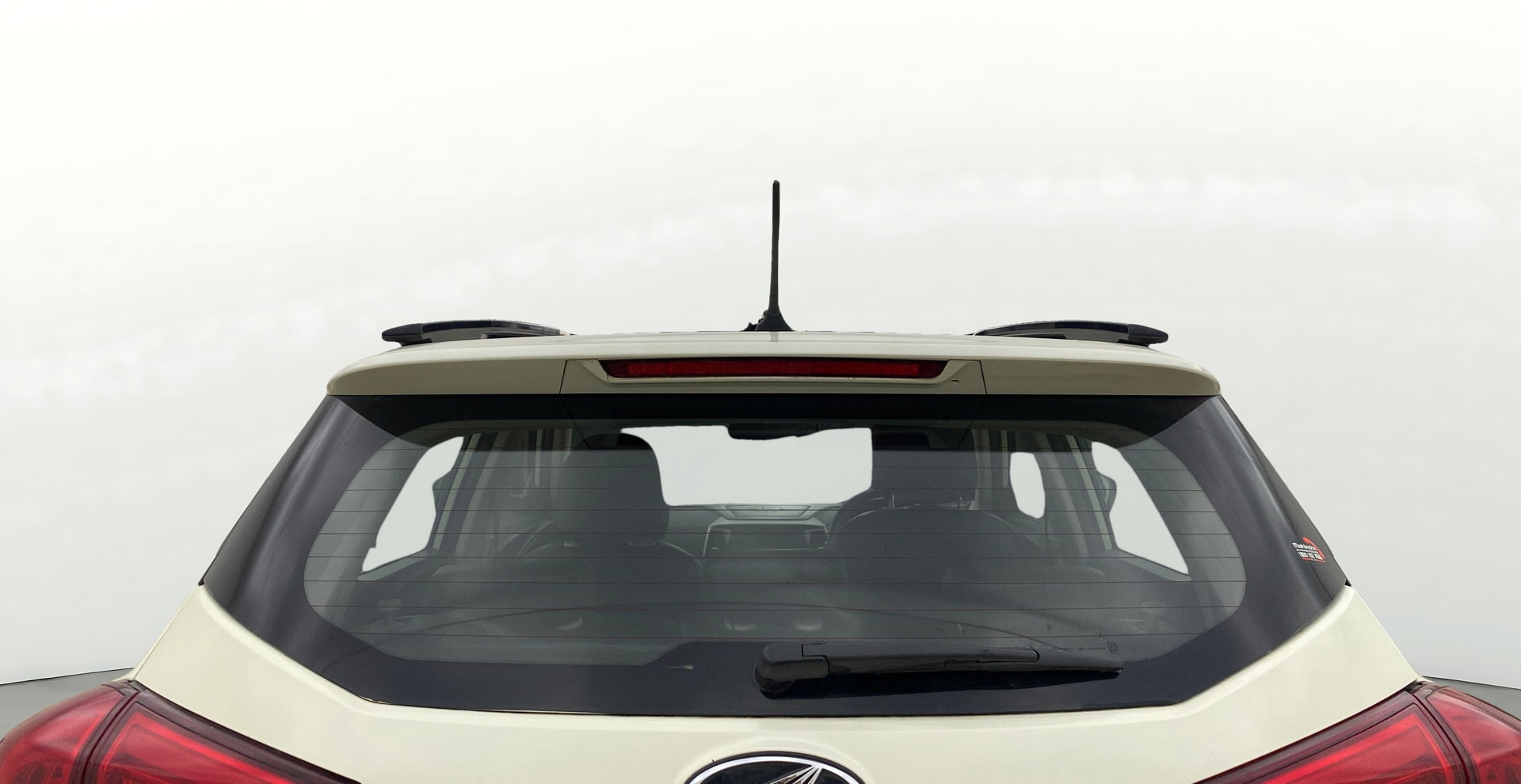 View 2022 Mahindra XUV300 W4 Petrol BS IV Image 4 Used 2022 Mahindra XUV300 W4 Petrol BS IV Image 4
