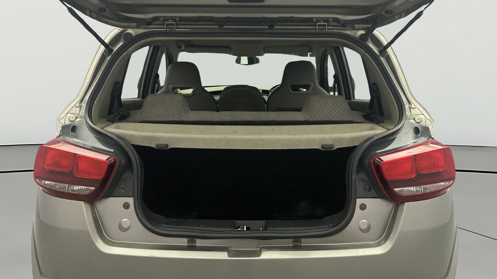 View 2016 Mahindra KUV100 K4 Plus Petrol 6 Seater BS IV Image 36 Used 2016 Mahindra KUV100 K4 Plus Petrol 6 Seater BS IV Image 36