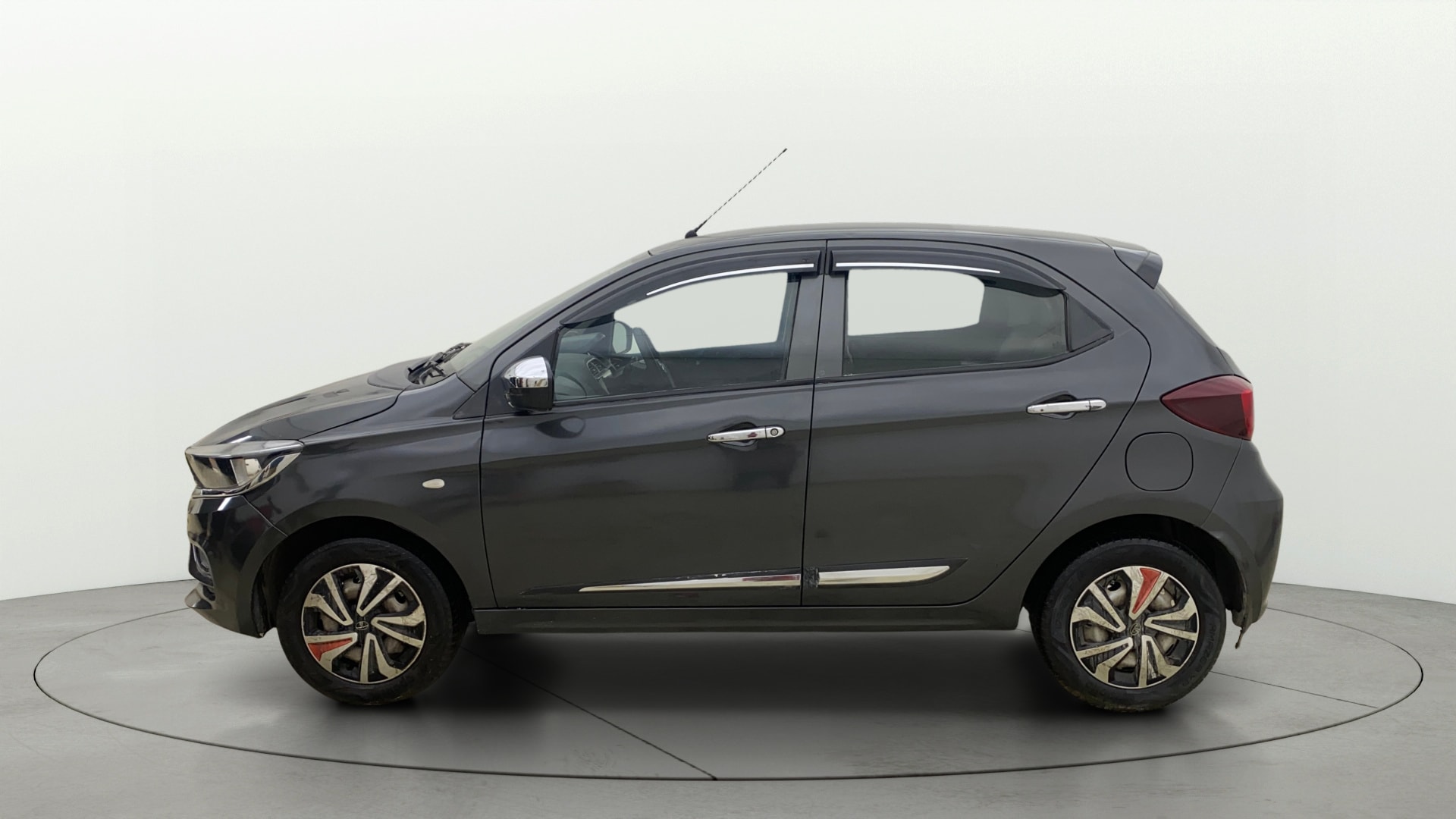 View 2021 Tata Tiago Revotorq XB Image 5 Used 2021 Tata Tiago Revotorq XB Image 5
