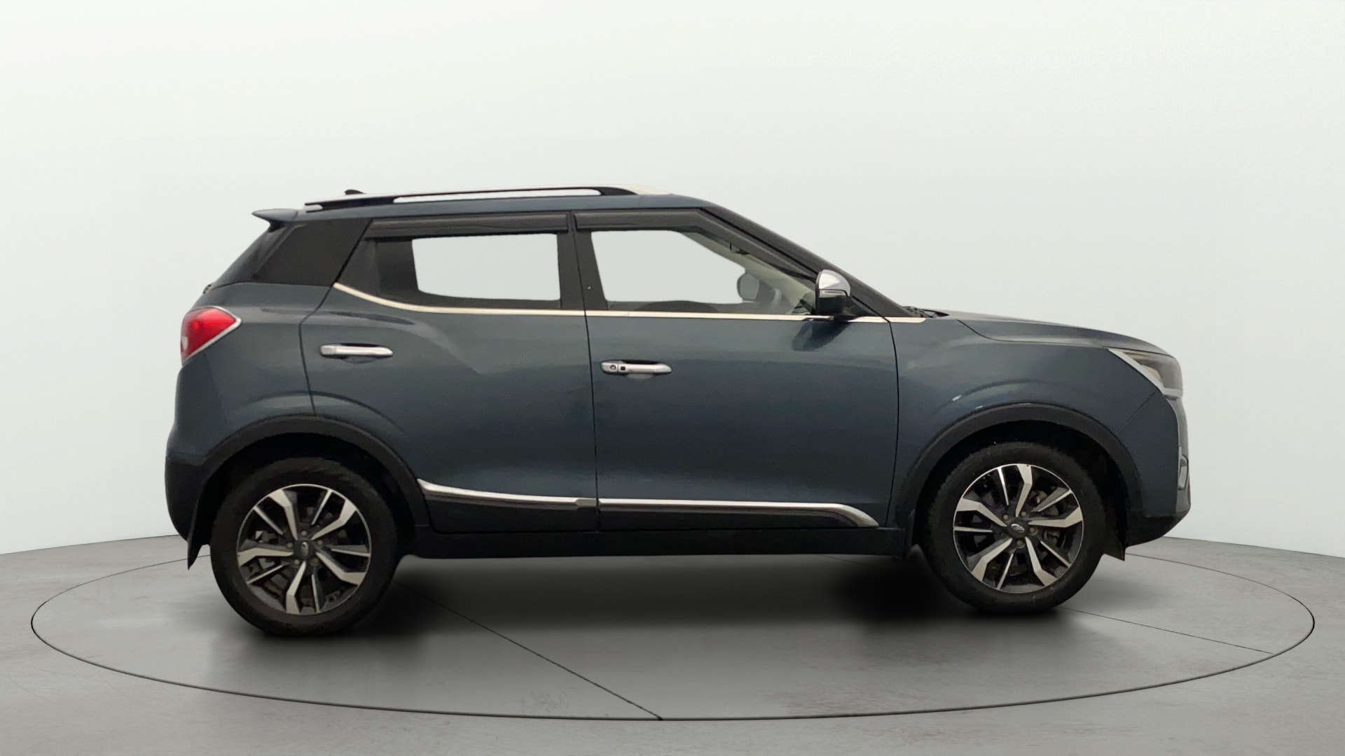 View 2019 Mahindra XUV300 W4 Petrol BS IV Image 29 Used 2019 Mahindra XUV300 W4 Petrol BS IV Image 29
