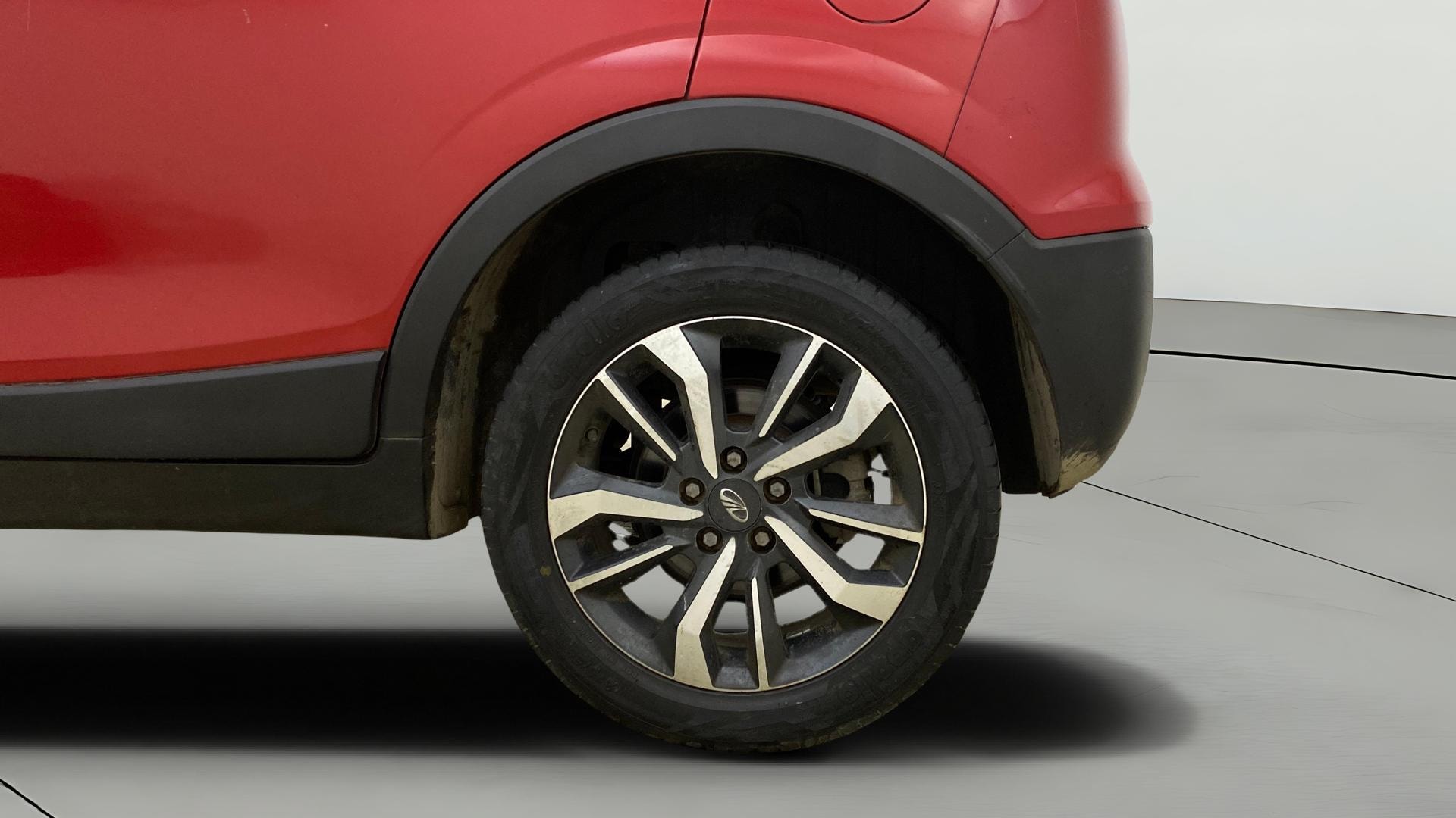 View 2019 Mahindra XUV300 W4 Petrol BS IV Image 11 Used 2019 Mahindra XUV300 W4 Petrol BS IV Image 11