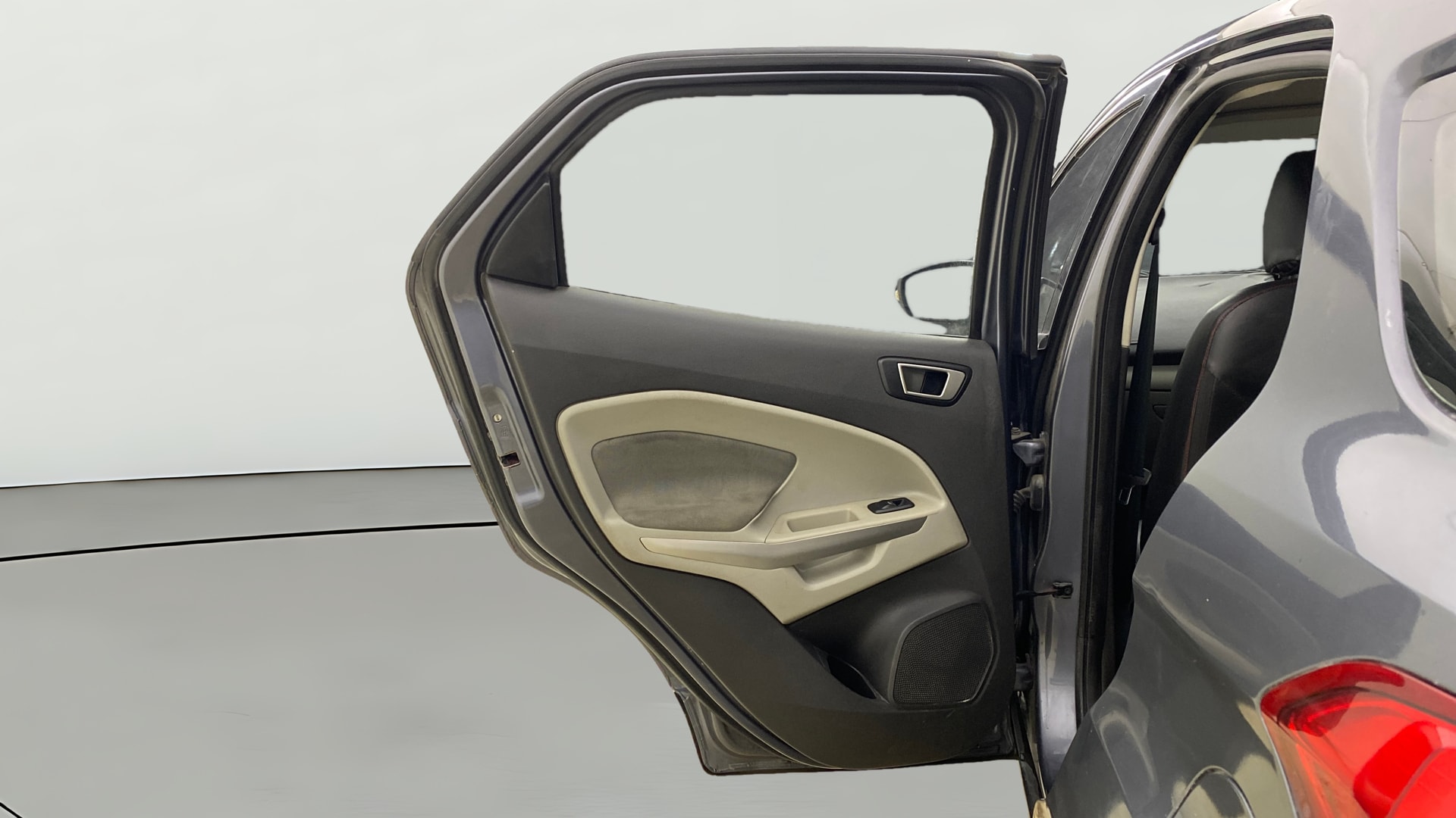View 2016 Ford EcoSport 1.5 TDCi Diesel Ambiente BS IV Image 14 Used 2016 Ford EcoSport 1.5 TDCi Diesel Ambiente BS IV Image 14