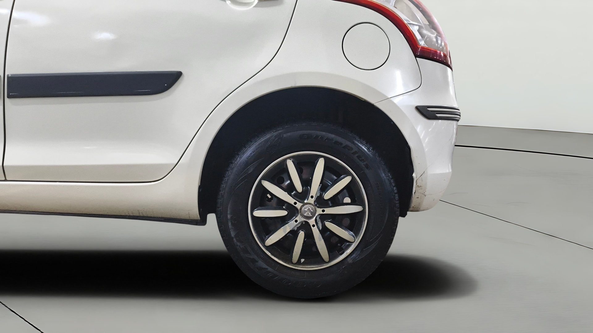 View 2017 Maruti Suzuki 1000 Base Variant Image 11 Used 2017 Maruti Suzuki 1000 Base Variant Image 11
