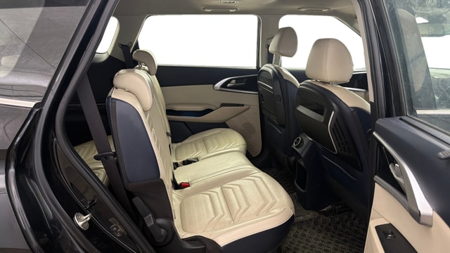 View Kia Carens Image 37 Used Kia Carens Image 37