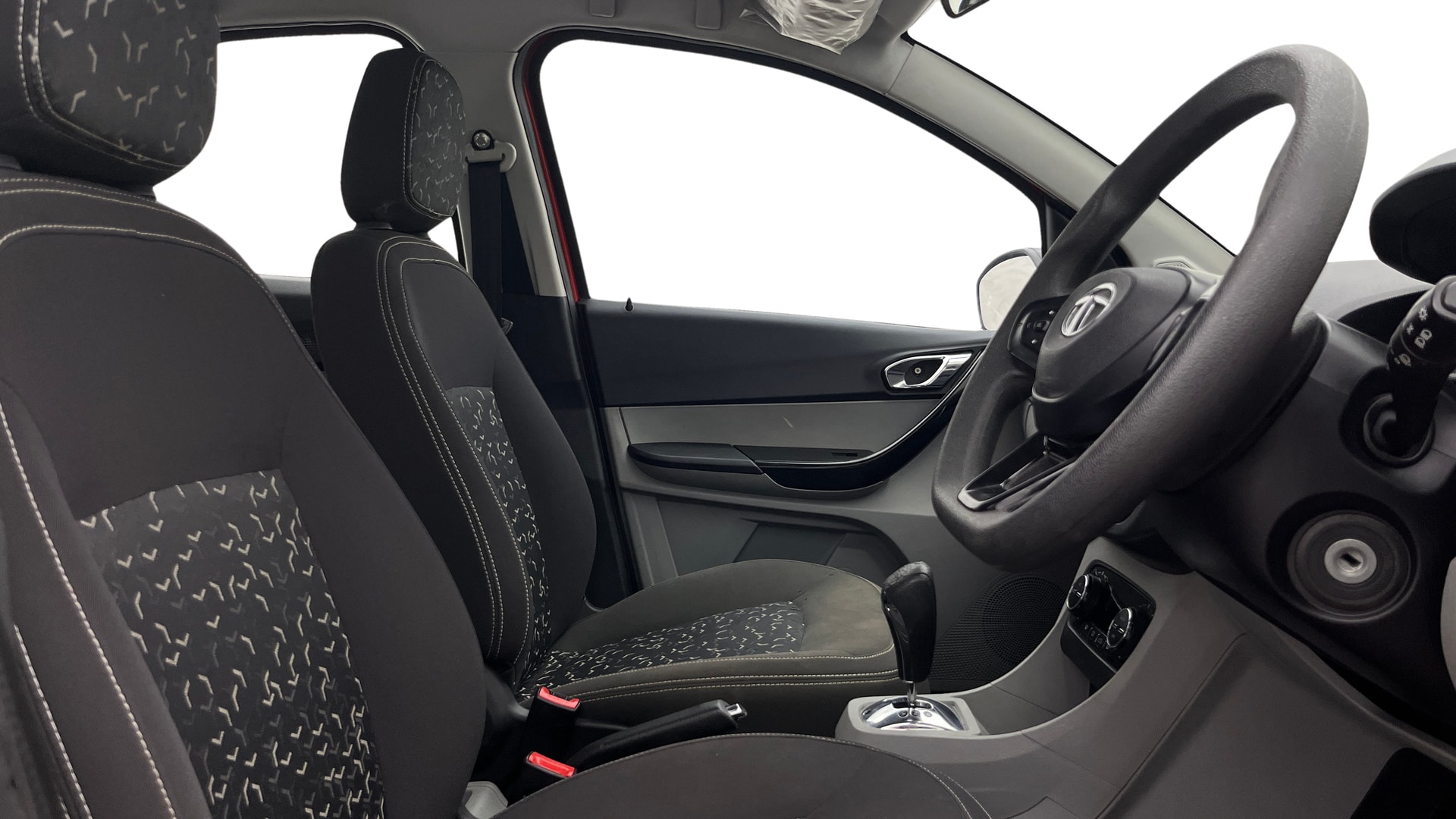 View 2022 Tata Tiago Revotorq XB Image 17 Used 2022 Tata Tiago Revotorq XB Image 17