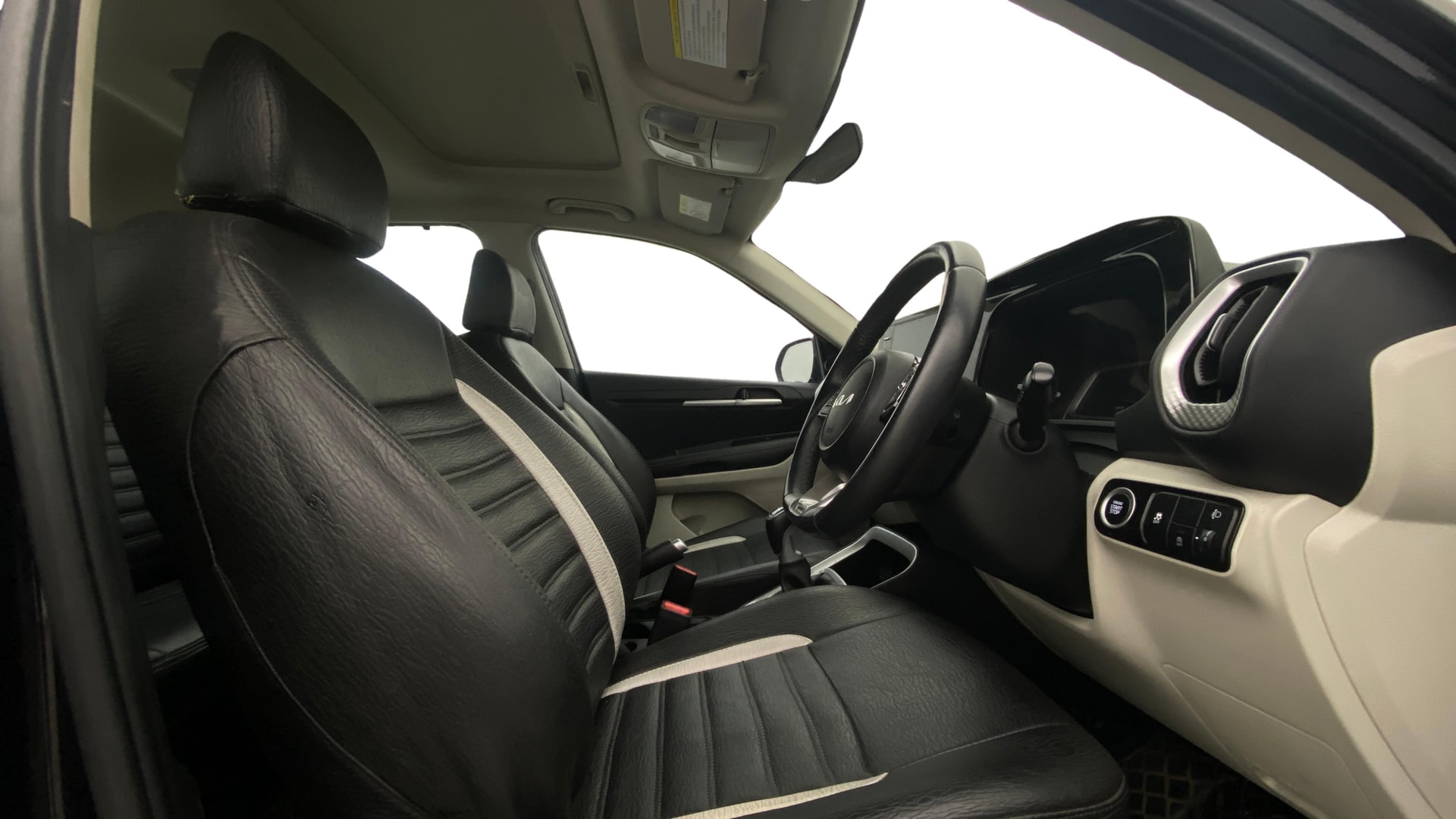 View 2023 Kia Sonet HTE Petrol Image 28 Used 2023 Kia Sonet HTE Petrol Image 28