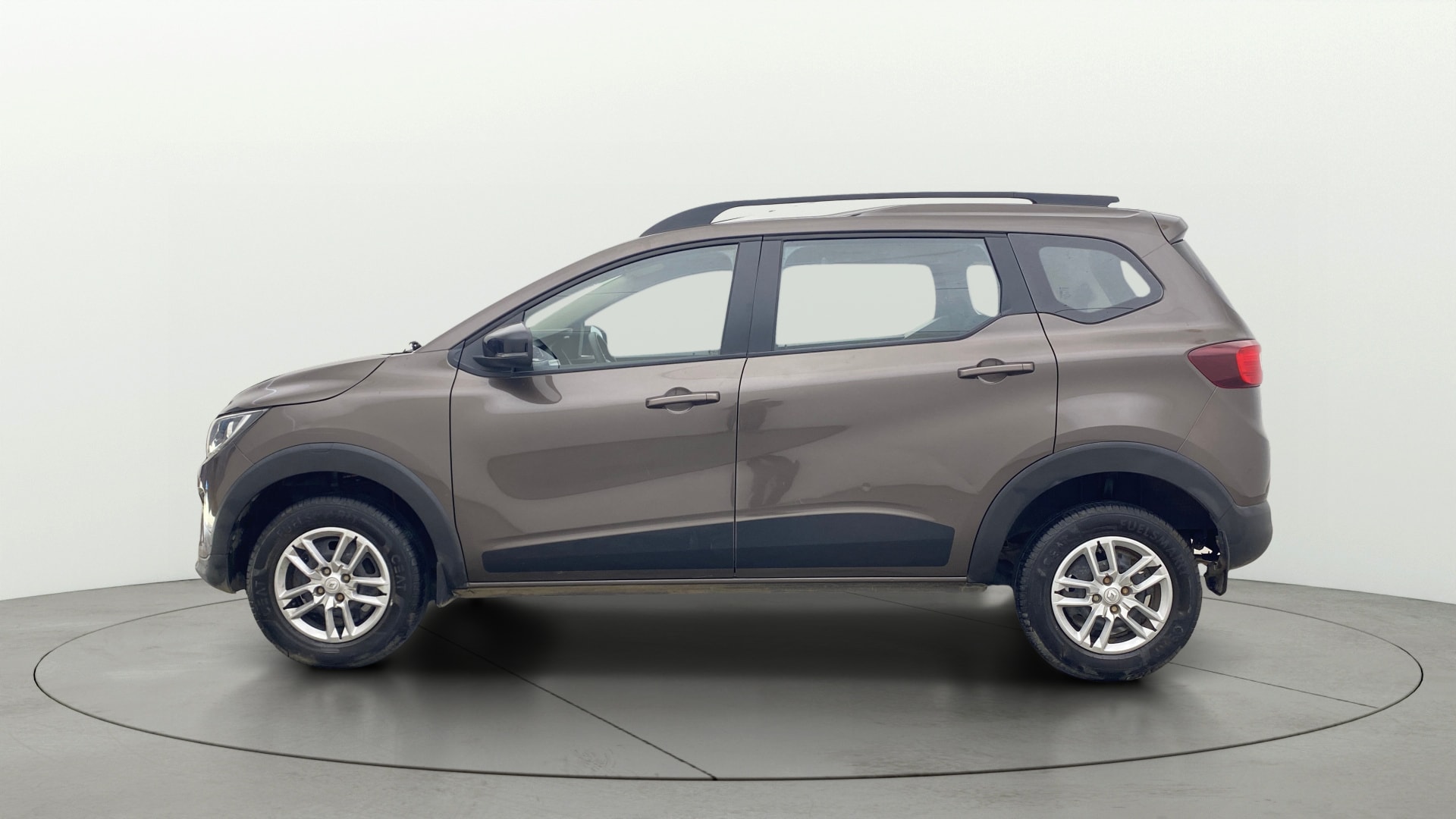 View 2023 Renault Triber RXT Image 5 Used 2023 Renault Triber RXT Image 5
