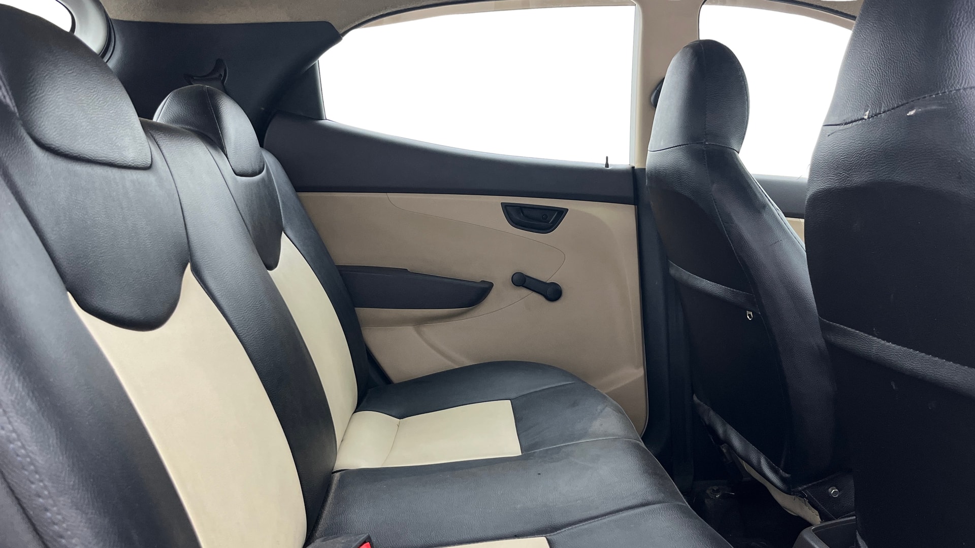 View 2013 Hyundai EON Magna Plus Image 29 Used 2013 Hyundai EON Magna Plus Image 29