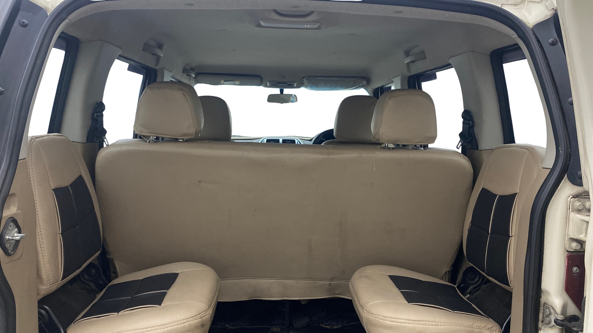 View 2018 Mahindra TUV300 T8 Image 10 Used 2018 Mahindra TUV300 T8 Image 10