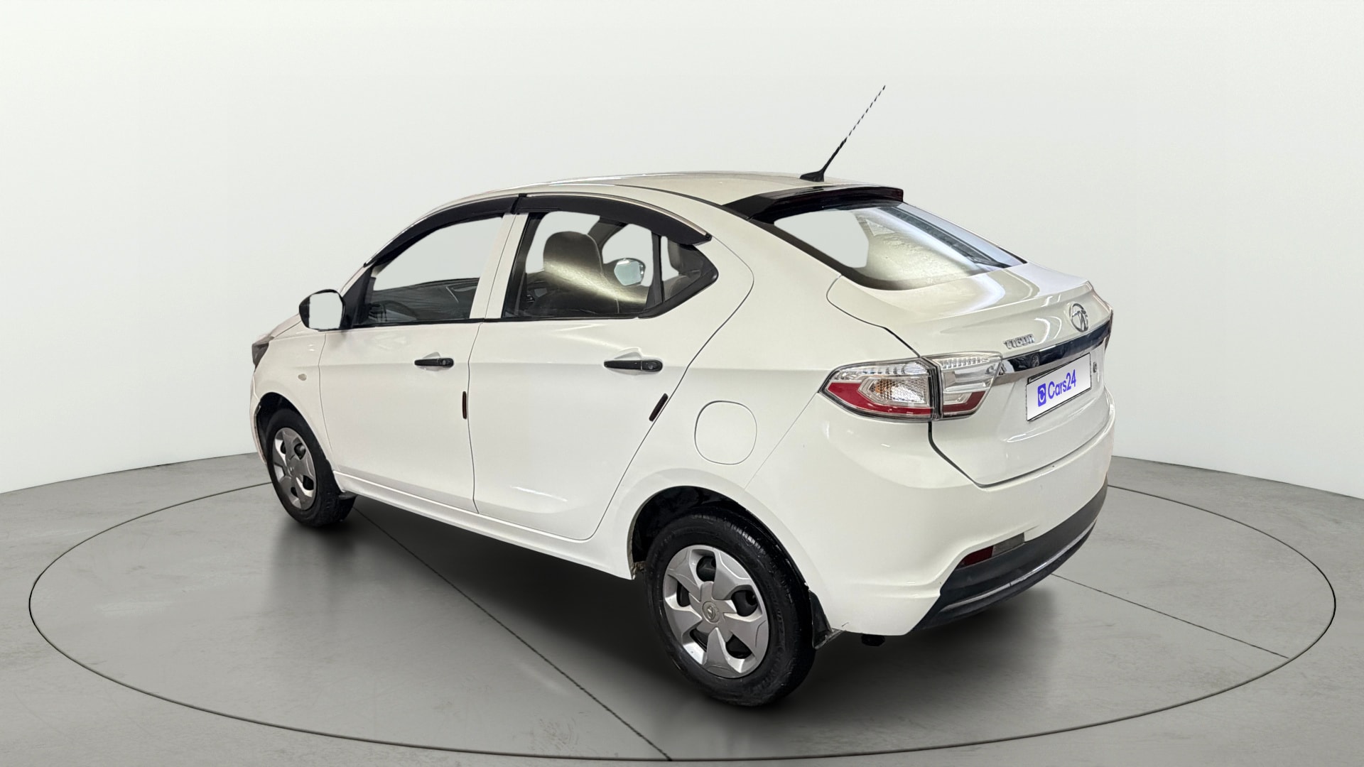 View 2022 Tata Tigor XE Diesel Image 2 Used 2022 Tata Tigor XE Diesel Image 2