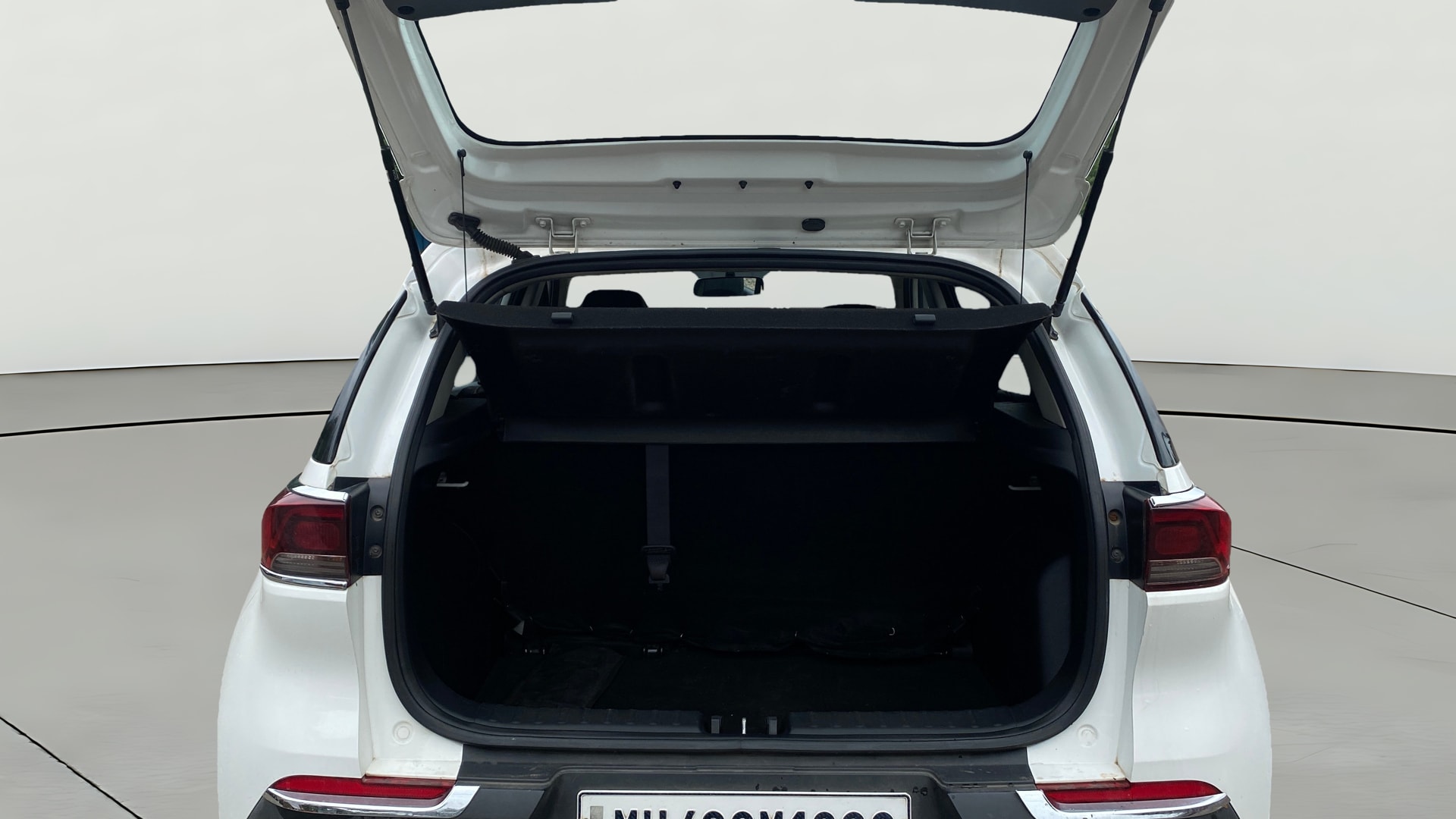View 2023 Kia Sonet HTX Plus iMT Petrol Image 39 Used 2023 Kia Sonet HTX Plus iMT Petrol Image 39