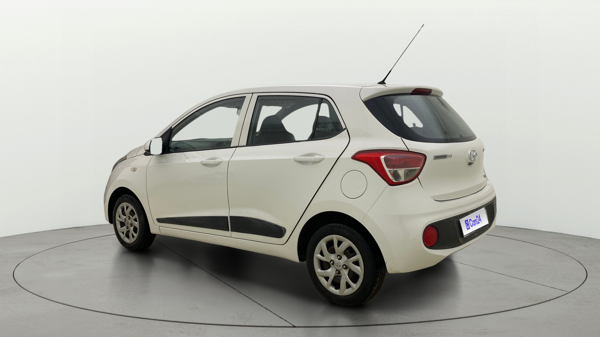 View 2018 Hyundai Grand i10 1.2 Sportz Diesel Image 2 Used 2018 Hyundai Grand i10 1.2 Sportz Diesel Image 2