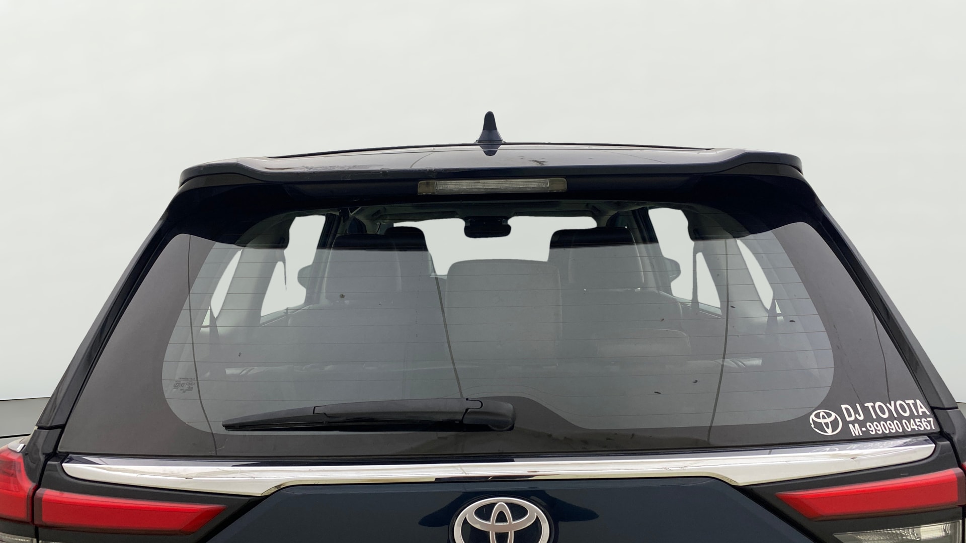 View 2024 Toyota Innova Hycross ZX 7 STR Image 4 Used 2024 Toyota Innova Hycross ZX 7 STR Image 4