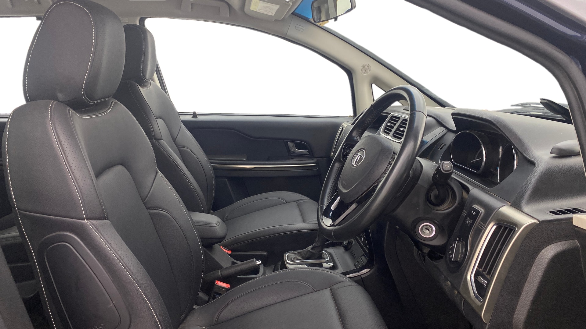 View 2019 Tata Hexa XTA 4X2 Image 28 Used 2019 Tata Hexa XTA 4X2 Image 28