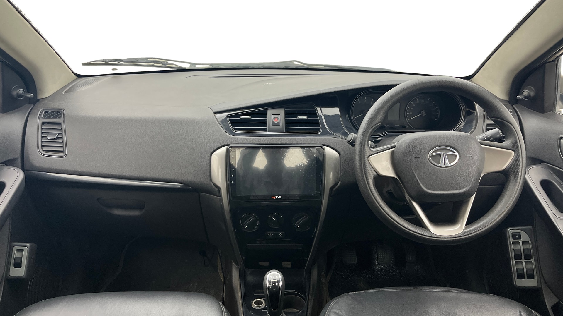 View 2015 Tata Bolt XE Quadrajet 75PS Diesel Image 15 Used 2015 Tata Bolt XE Quadrajet 75PS Diesel Image 15