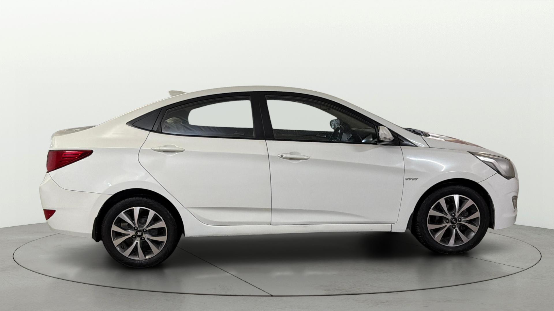 View 2016 Hyundai Verna 1.6 VTVT SX Image 8 Used 2016 Hyundai Verna 1.6 VTVT SX Image 8