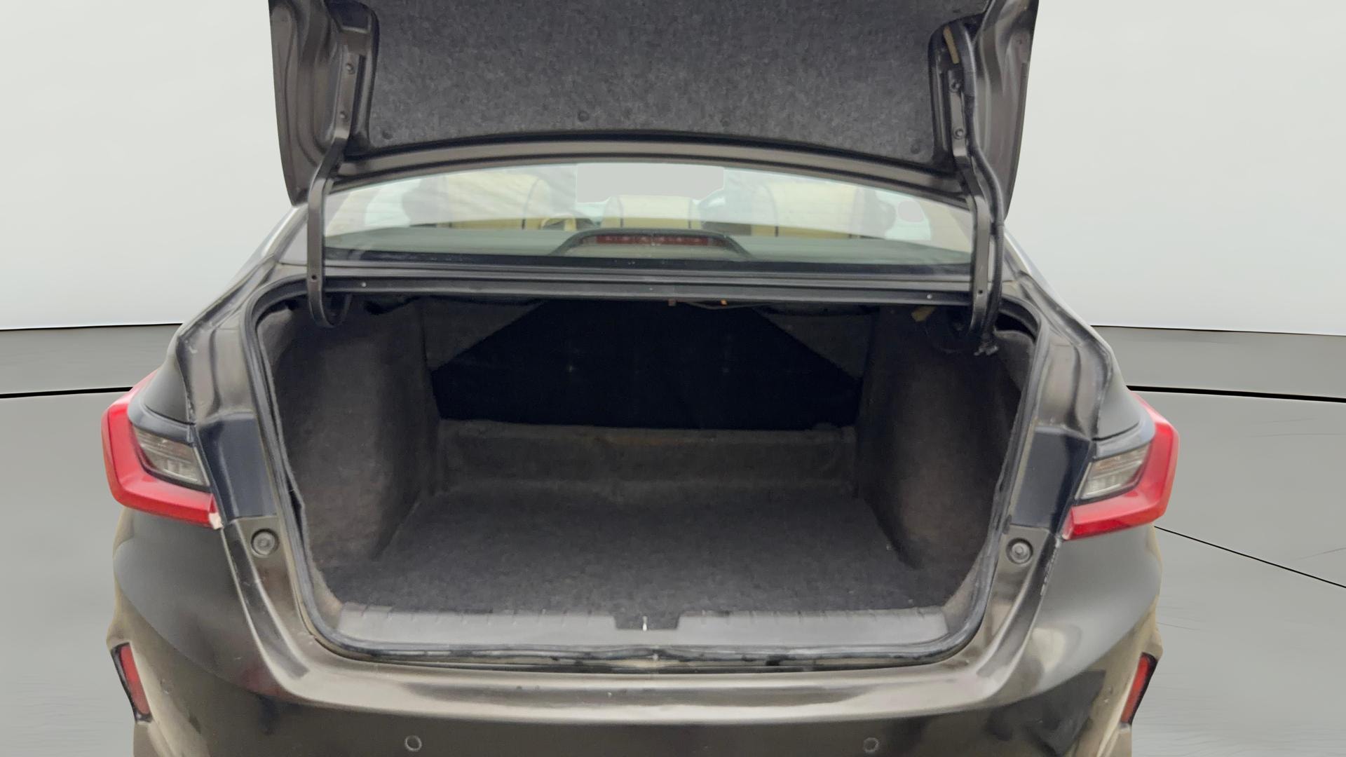 View 2022 Honda City ZX MT Diesel Anniversary Edition Image 40 Used 2022 Honda City ZX MT Diesel Anniversary Edition Image 40