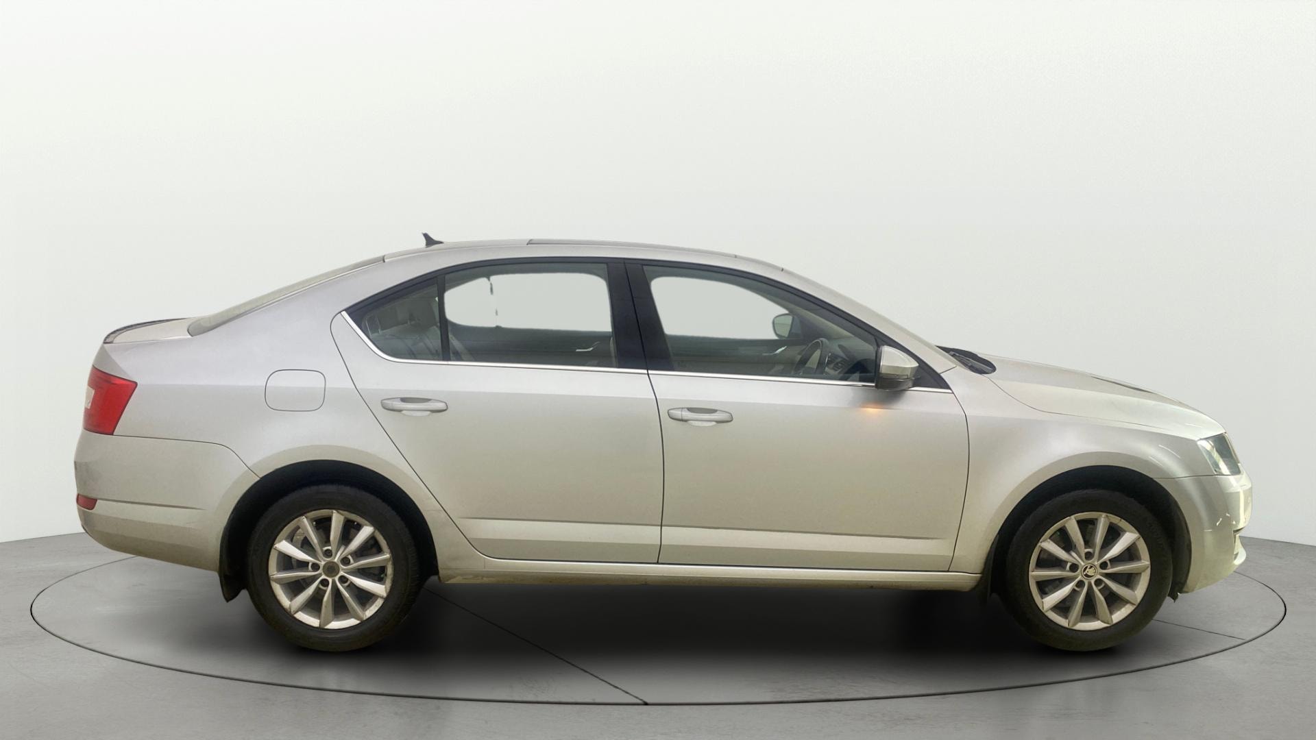 View 2016 Skoda Octavia 1.4 Style TSI MT Image 8 Used 2016 Skoda Octavia 1.4 Style TSI MT Image 8