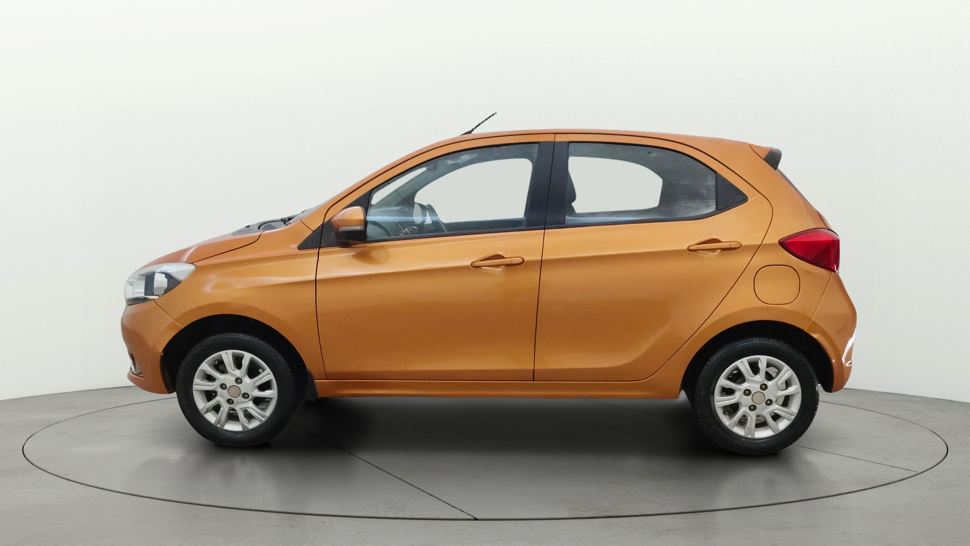 View 2017 Tata Tiago Revotorq XB Image 5 Used 2017 Tata Tiago Revotorq XB Image 5