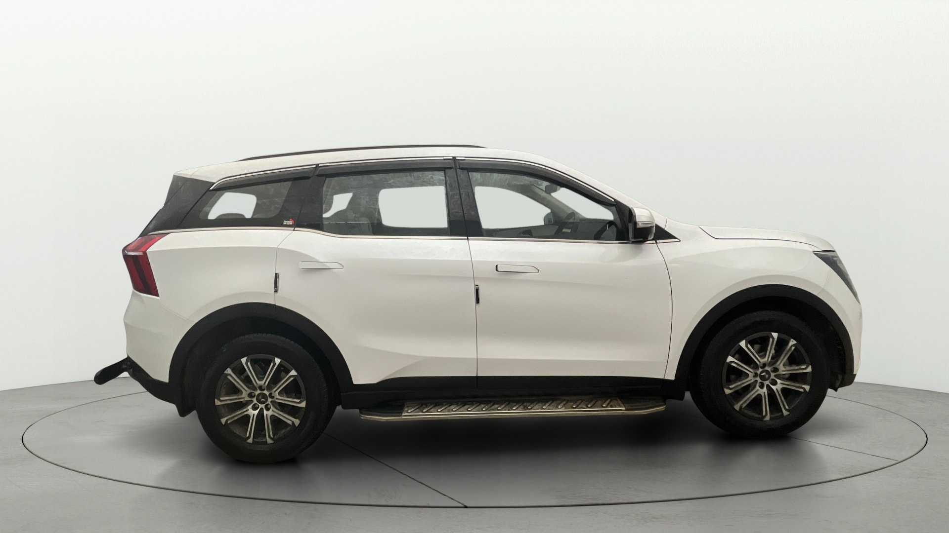 View 2025 Mahindra XUV700 MX Petrol 5 STR Image 28 Used 2025 Mahindra XUV700 MX Petrol 5 STR Image 28