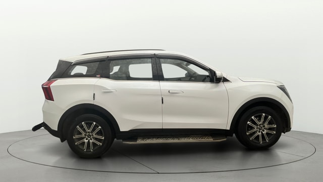 View Mahindra XUV700 Image 28 Used Mahindra XUV700 Image 28
