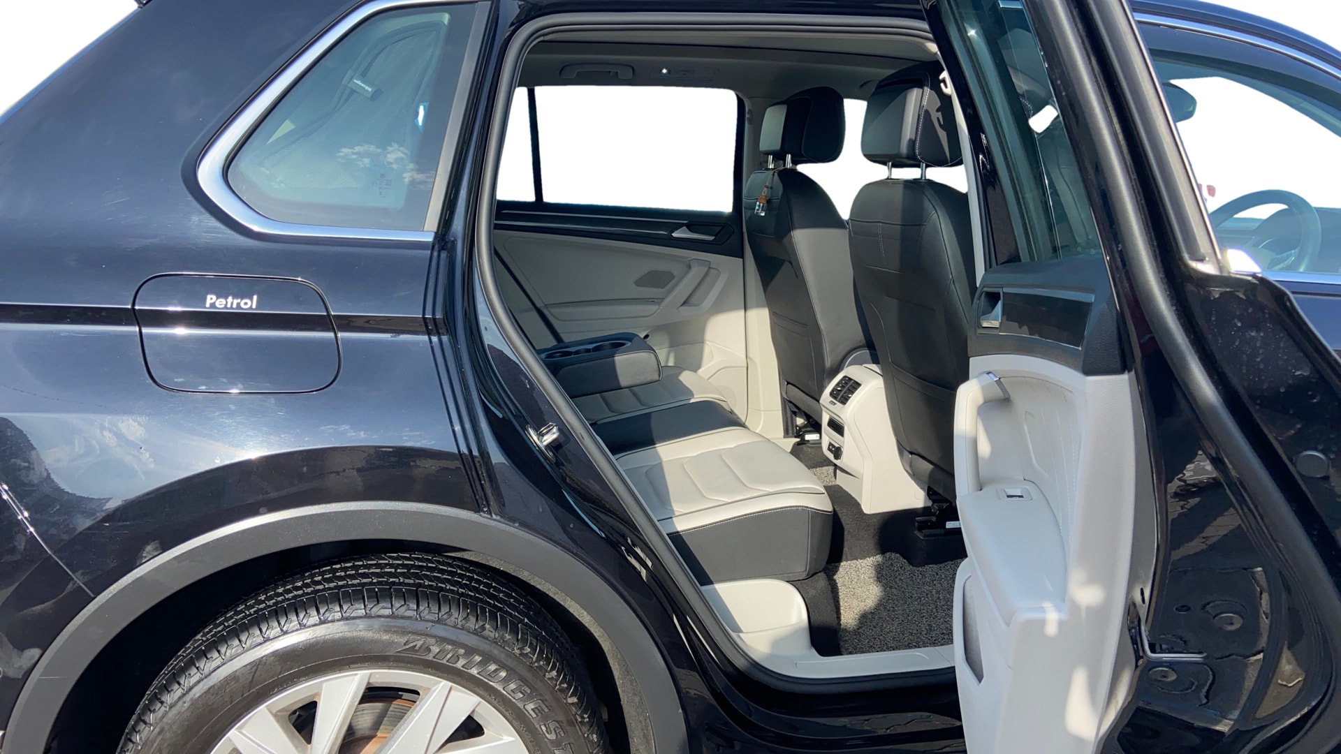 View 2023 Volkswagen Tiguan DSG 4MOTION Comfortline Image 31 Used 2023 Volkswagen Tiguan DSG 4MOTION Comfortline Image 31