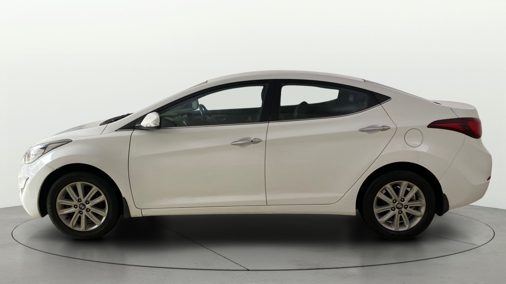 View 2017 Hyundai Elantra 1.6 CRDi S Image 6 Used 2017 Hyundai Elantra 1.6 CRDi S Image 6