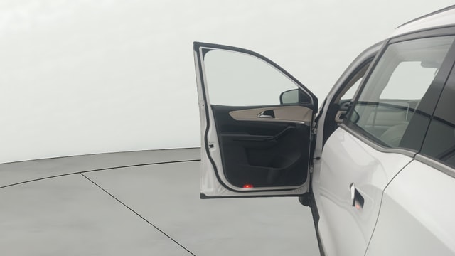 View Mahindra XUV700 Image 39 Used Mahindra XUV700 Image 39