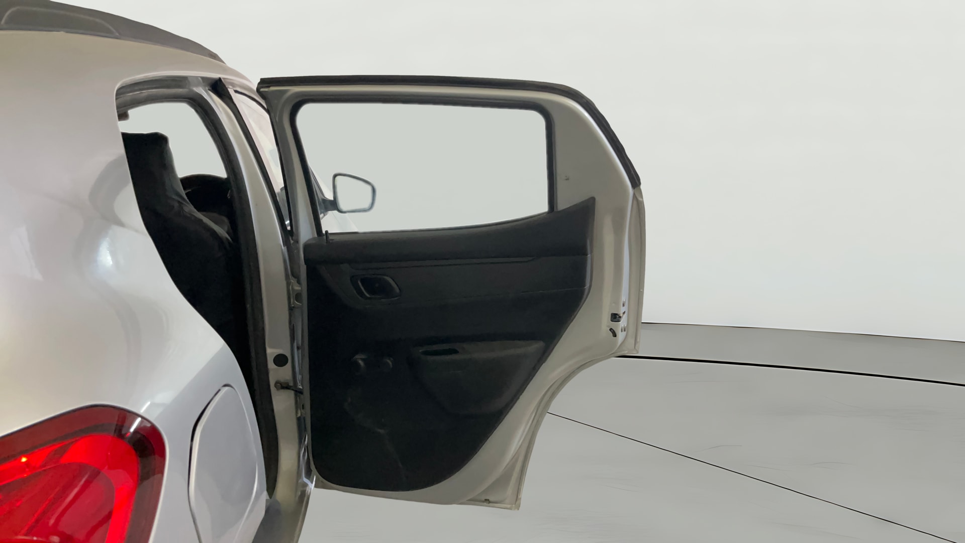 View 2018 Renault Kwid RXL Image 7 Used 2018 Renault Kwid RXL Image 7