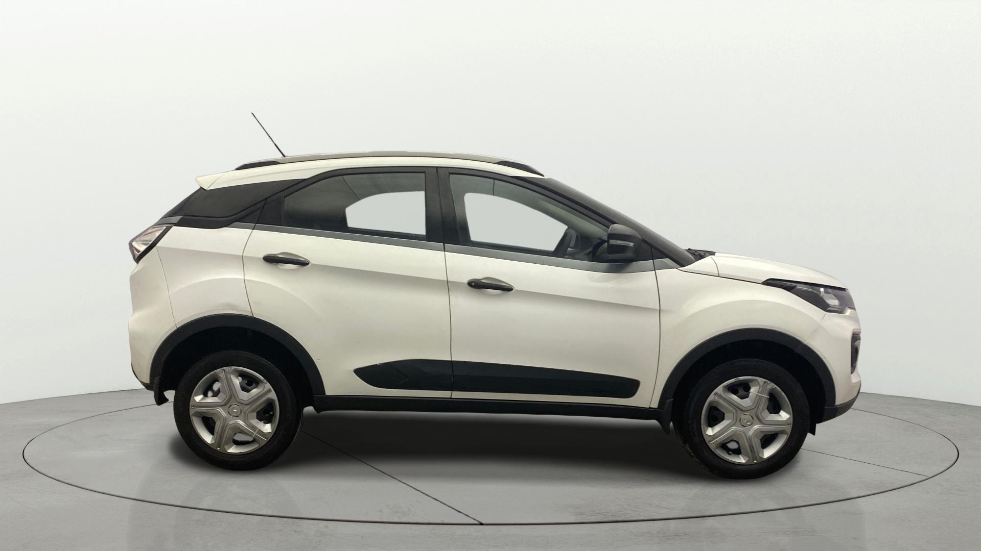 View 2021 Tata Nexon Revotron XE Image 8 Used 2021 Tata Nexon Revotron XE Image 8