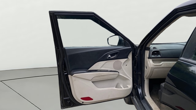 View Mahindra XUV300 Image 32 Used Mahindra XUV300 Image 32
