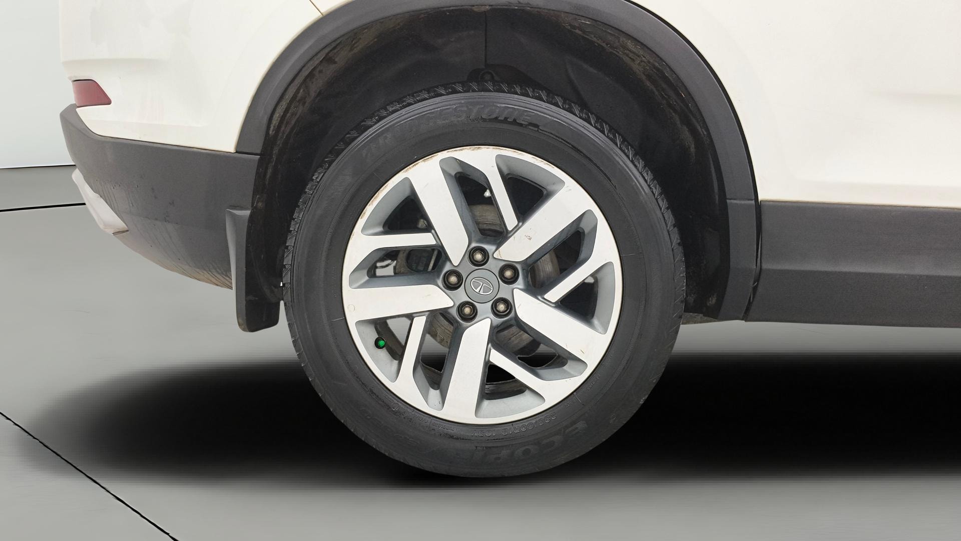 View 2023 Tata Safari 4X2 Image 35 Used 2023 Tata Safari 4X2 Image 35