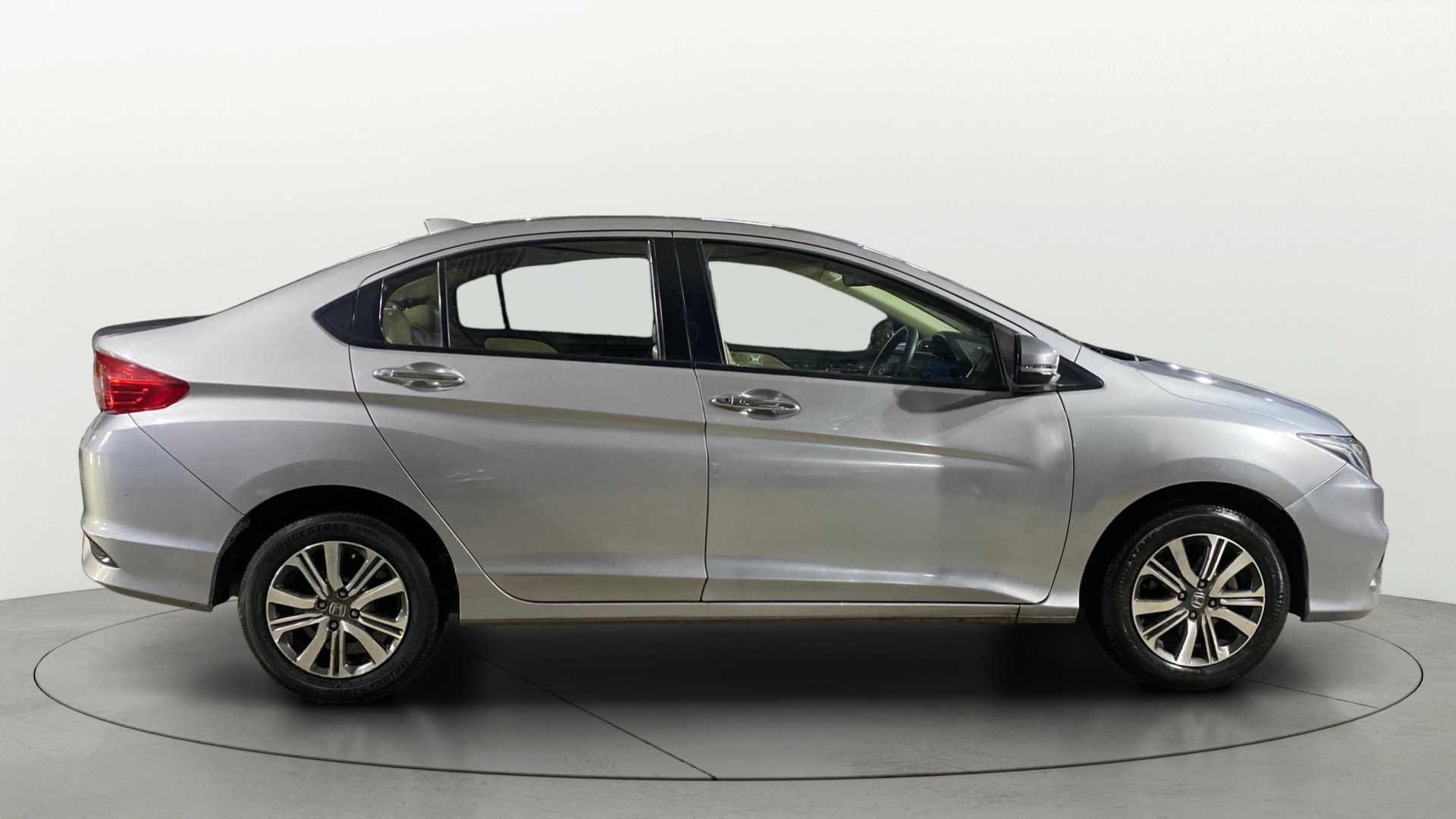 View 2019 Honda City ZX MT Diesel Anniversary Edition Image 9 Used 2019 Honda City ZX MT Diesel Anniversary Edition Image 9
