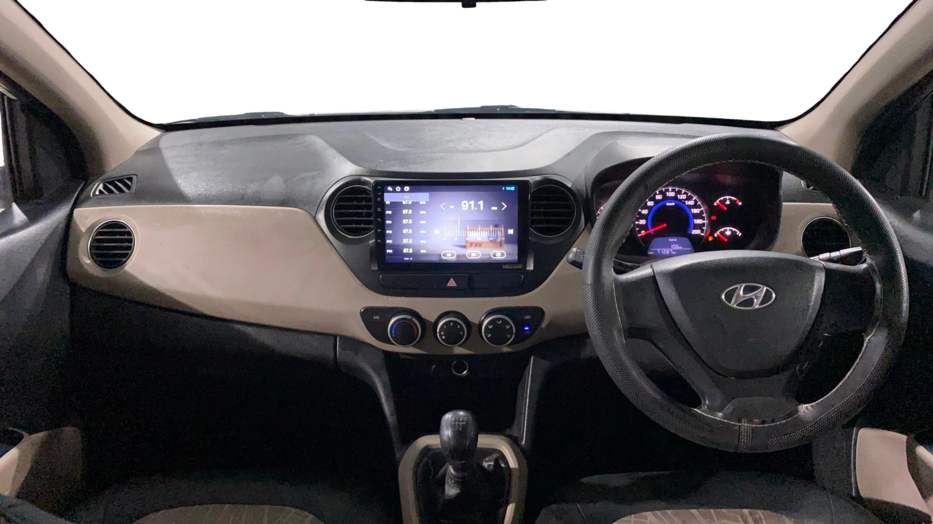 View 2014 Hyundai Grand i10 1.1 Magna Diesel Image 15 Used 2014 Hyundai Grand i10 1.1 Magna Diesel Image 15